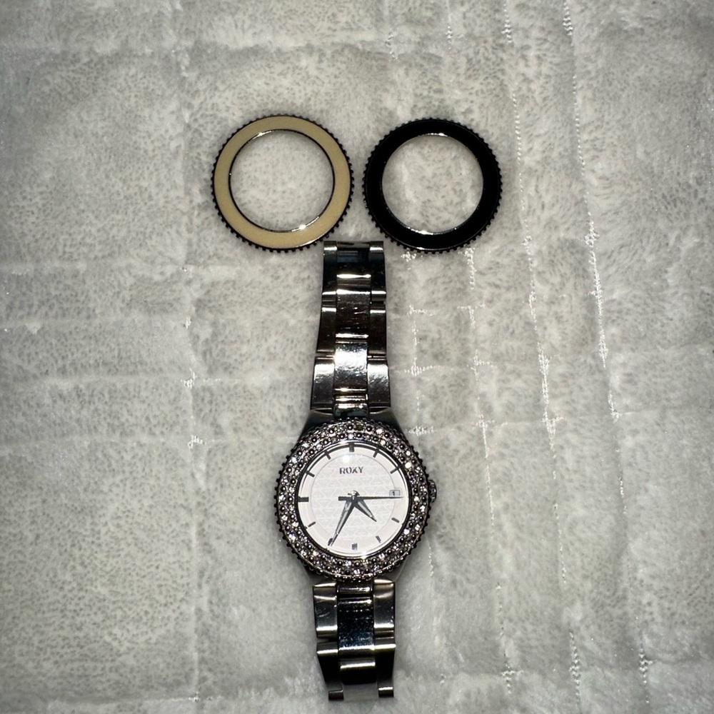 Roxy watch with 3 faces included